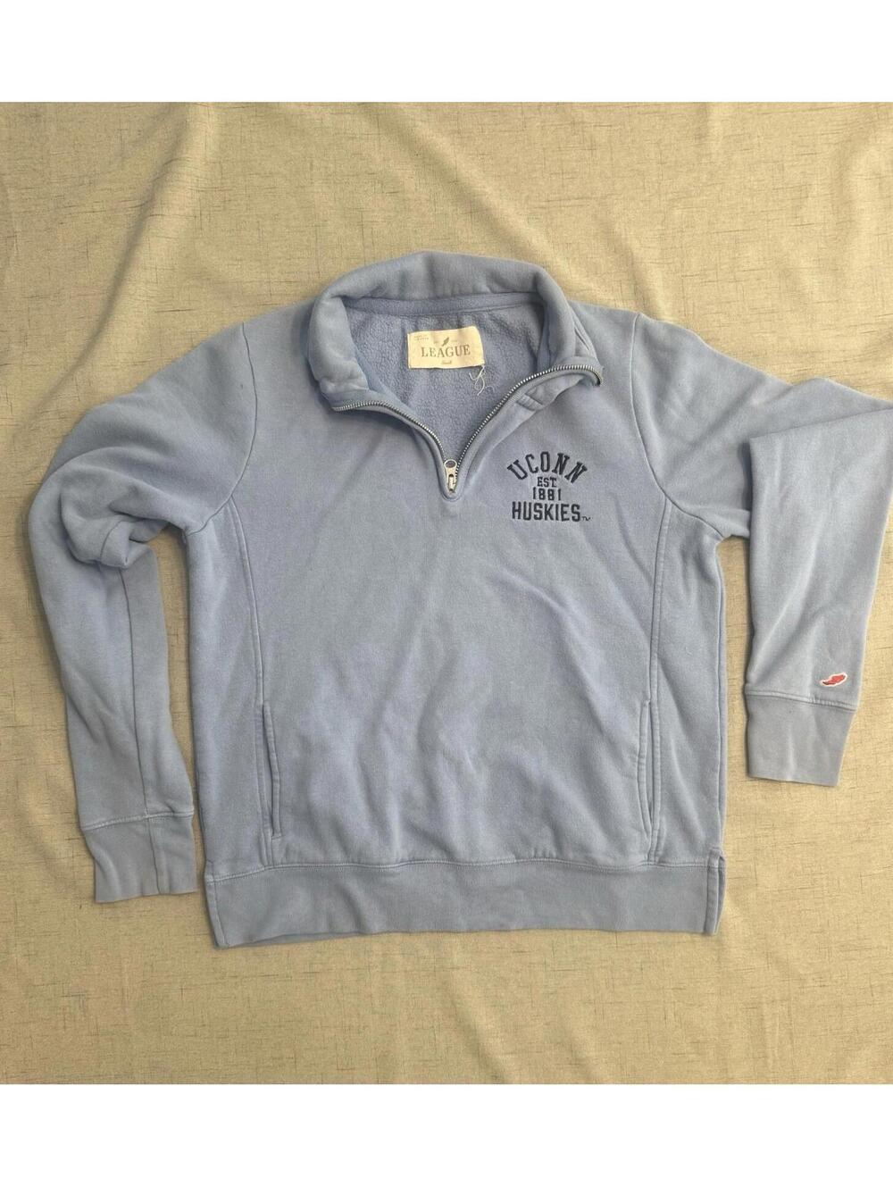 League UConn Huskies Light Blue Quarter Zip Sz S - Sm Discolored Spot On Sleeve